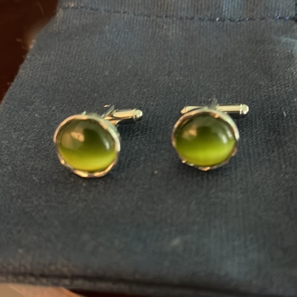 vintage “emerald green” and silver cuff links - Picture 3 of 5
